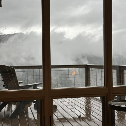 Watia View, Smoky Mountain Views, Hot Tub, Modern Design House in Bryson City