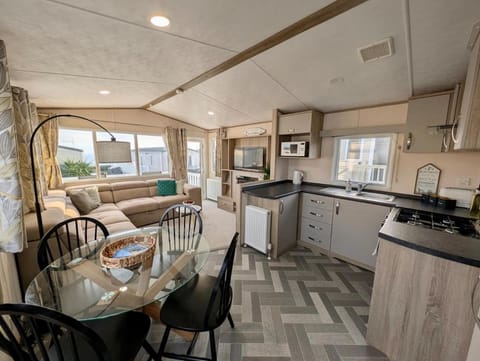 Sea View Chalet Steps from Durdle Door Sleeps 6 Chalet in Purbeck District