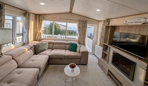 Sea View Chalet Steps from Durdle Door Sleeps 6 Chalet in Purbeck District