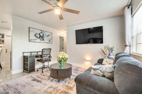 3 Mi to Port Everglades Modern Getaway with Yard Apartment in Dania Beach