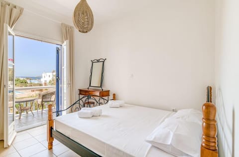 Bed, View (from property/room), Balcony/Terrace, Photo of the whole room, Bedroom, towels