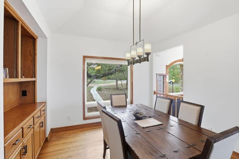 4BR Leander Retreat with Hot Tub & Views home House in Jonestown