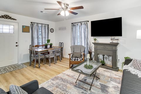 1 Mi to Lake Hamilton! Newly Remodeled Family Home House in Lake Hamilton