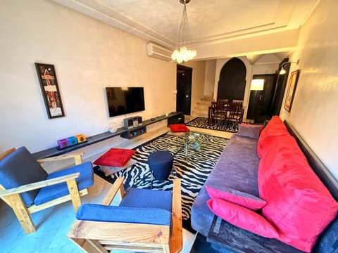 TV and multimedia, Living room, Seating area, Dining area