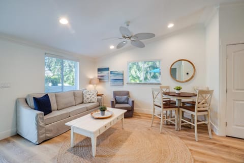 Coastal Getaway - Sea Glass Villa by SeaBreeze Vacation House in Ilexhurst