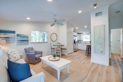 Coastal Getaway - Sea Glass Villa by SeaBreeze Vacation House in Ilexhurst