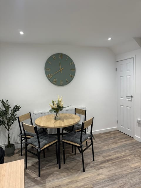 JRC 224 Modern 2-Bed Home in Balderton, Newark House in Newark and Sherwood District