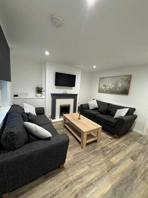 JRC 224 Modern 2-Bed Home in Balderton, Newark House in Newark and Sherwood District