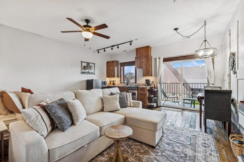 Day, Kitchen or kitchenette, Living room, furniture