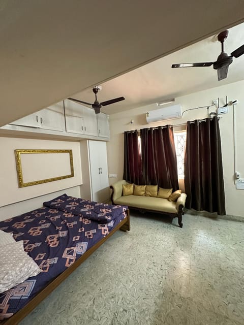 Bedroom, air conditioner