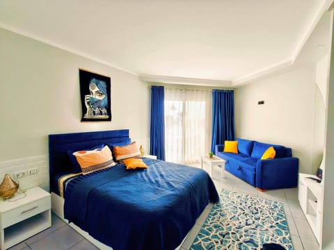 Photo of the whole room, Seating area, Bedroom