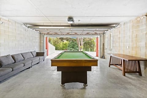 Stylish Group Getaway with views! Hot tub, Games Room House in Whangārei