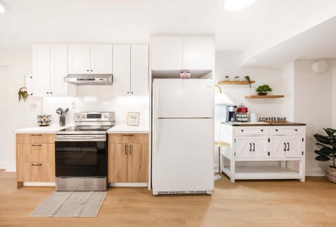 Serene Japanese Retreat w Sauna & Hot Tub Escape House in Seattle