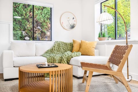 Serene Japanese Retreat w Sauna & Hot Tub Escape House in Seattle