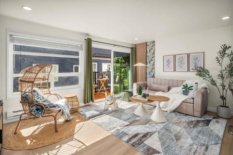 Brand New 2BR Condo in Queen Anne Walk to Space Needle Apartment in South Lake Union