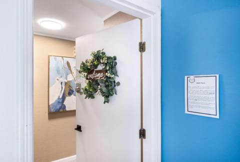 Modern 2BR2BA Kirkland Home Walk to Beach Park Apartment in Kirkland