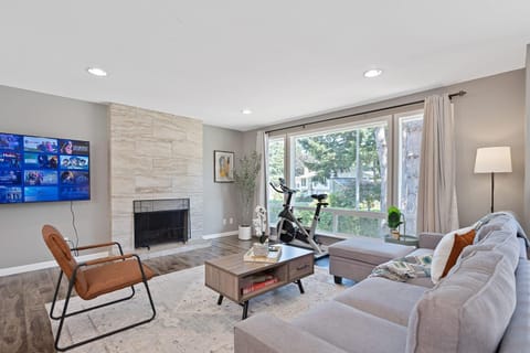 Chic Kirkland Home Overlooking Windsor Vista Park House in Kirkland