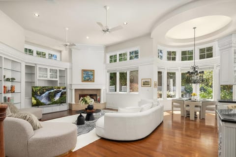 Medina Elegant 5BR Mansion Lake Park & Bellevue DT Villa in Seattle