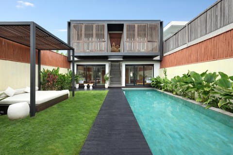 Property building, Swimming pool, sunbed