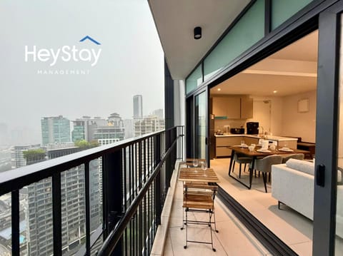 View (from property/room), Balcony/Terrace, City view
