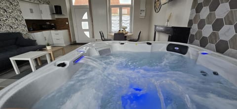 Hot Tub, TV and multimedia