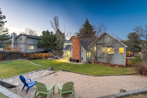 Spacious Rockrimmon Getaway - Sleeps 14 - GameRoom House in Colorado Springs