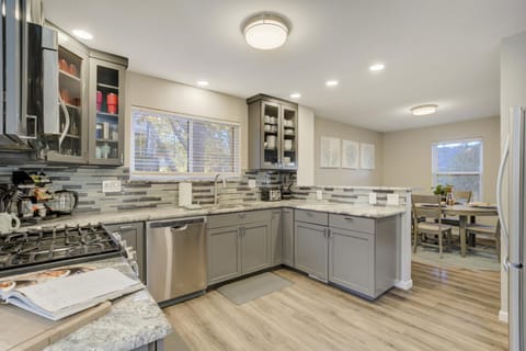 Spacious Rockrimmon Getaway - Sleeps 14 - GameRoom House in Colorado Springs