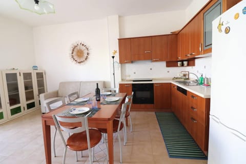 Dining area, kitchen