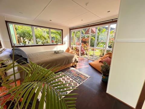 Pandora Cottage Beachfront Bed and Breakfast in Raglan