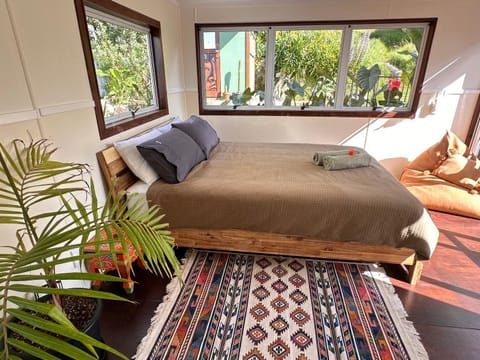 Pandora Cottage Beachfront Bed and Breakfast in Raglan