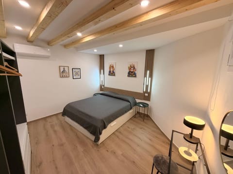 Bed, Photo of the whole room, Bedroom, locker