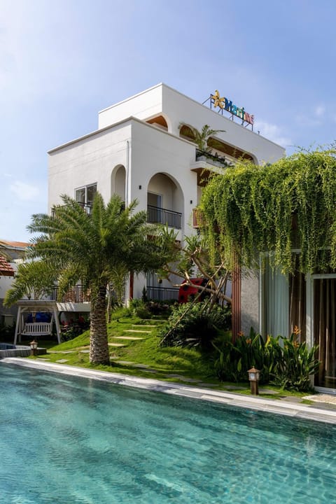Property building, Garden, Garden view, Garden view, Swimming pool