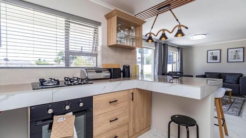 Kitchen or kitchenette, Dining area, stove, toaster