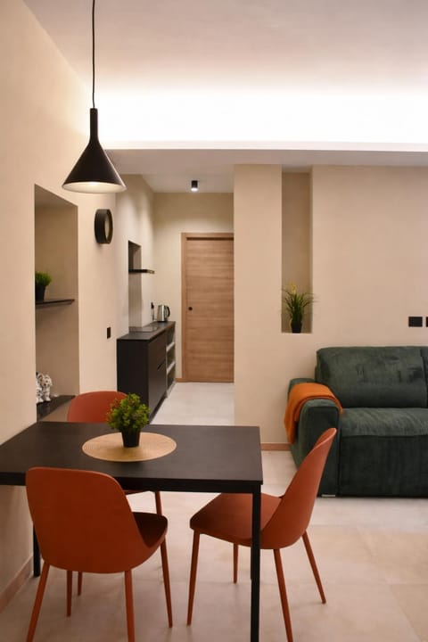Kitchen or kitchenette, Seating area, Dining area