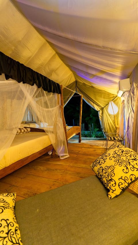 Bed, Night, Photo of the whole room, Bedroom