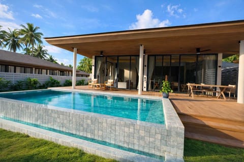 Communal lounge/ TV room, Garden, TV and multimedia, Living room, Seating area, Garden view, Pool view, Swimming pool