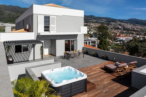 Property building, Day, Balcony/Terrace, Seating area, Mountain view