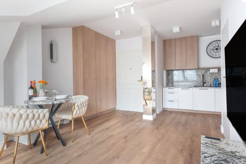 TV and multimedia, Kitchen or kitchenette, Living room, Seating area, minibar, oven