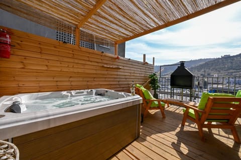 Hot Tub, Mountain view