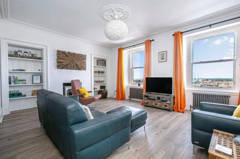 TV and multimedia, Living room, Decorative detail, Seating area, furniture