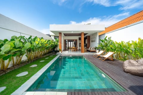 Garden view, Swimming pool, sunbed