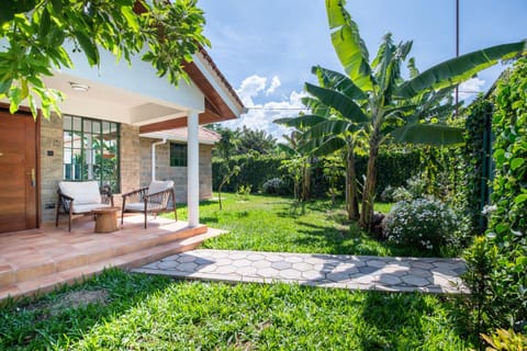 Property building, Patio, Spring, Day, Natural landscape, Summer, Garden, Balcony/Terrace, Garden view, Entertainment