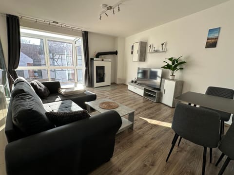 TV and multimedia, Living room, Seating area, Dining area