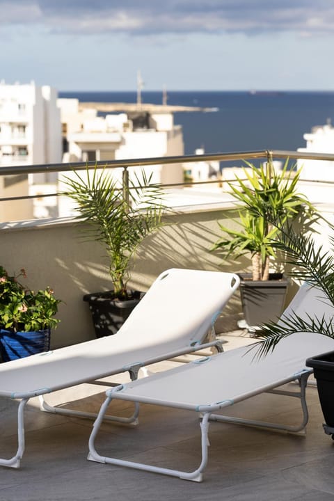 Property building, Balcony/Terrace, Balcony/Terrace, Sea view, sunbed
