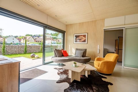 Patio, Living room