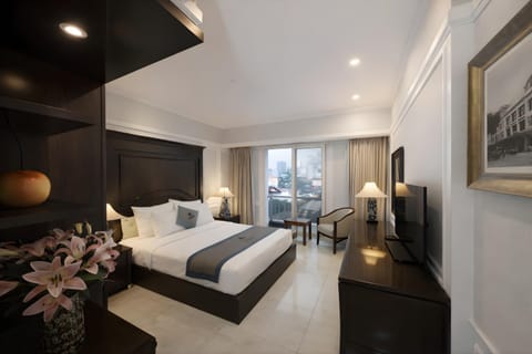 Bed, TV and multimedia, Photo of the whole room, Seating area, Bedroom