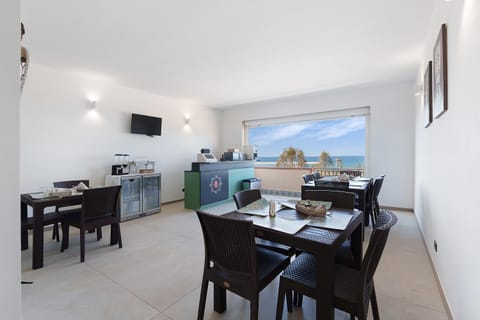 Property building, Kitchen or kitchenette, Living room