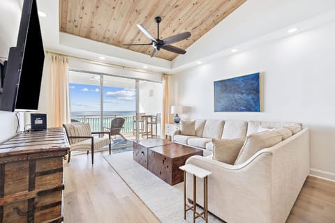 View (from property/room), Balcony/Terrace, Living room, Sea view