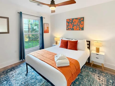 Hot Tub Screened Porch and Fenced Yard House in James Island