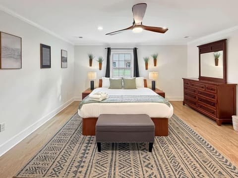 Hot Tub Screened Porch and Fenced Yard House in James Island